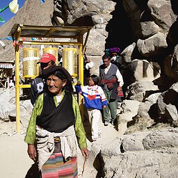 Pilgrims, Shigatse
